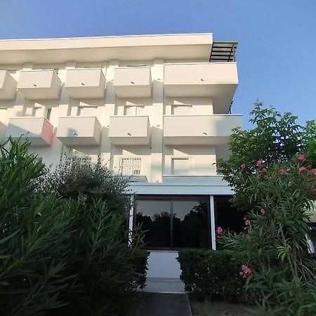 Hotel Pigalle Riccione Eksteriør bilde