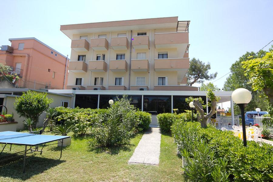 Hotel Pigalle Riccione Eksteriør bilde