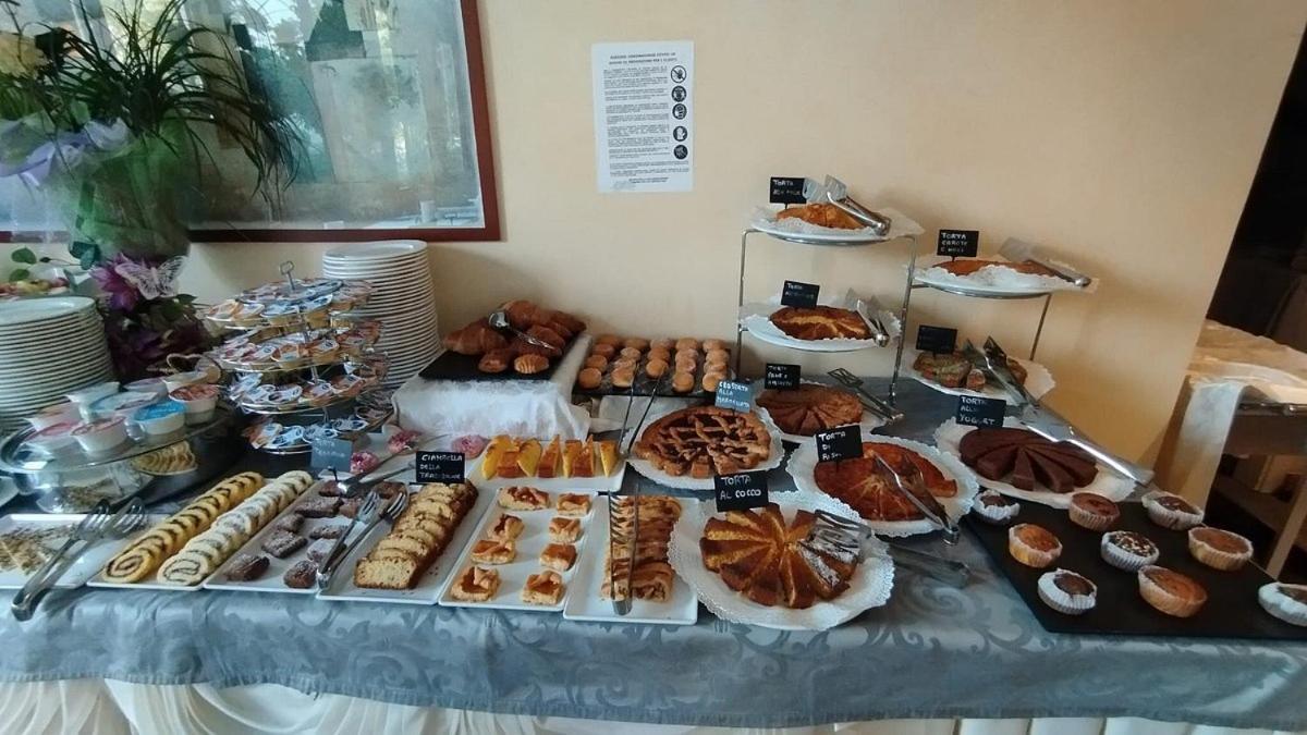 Hotel Pigalle Riccione Eksteriør bilde