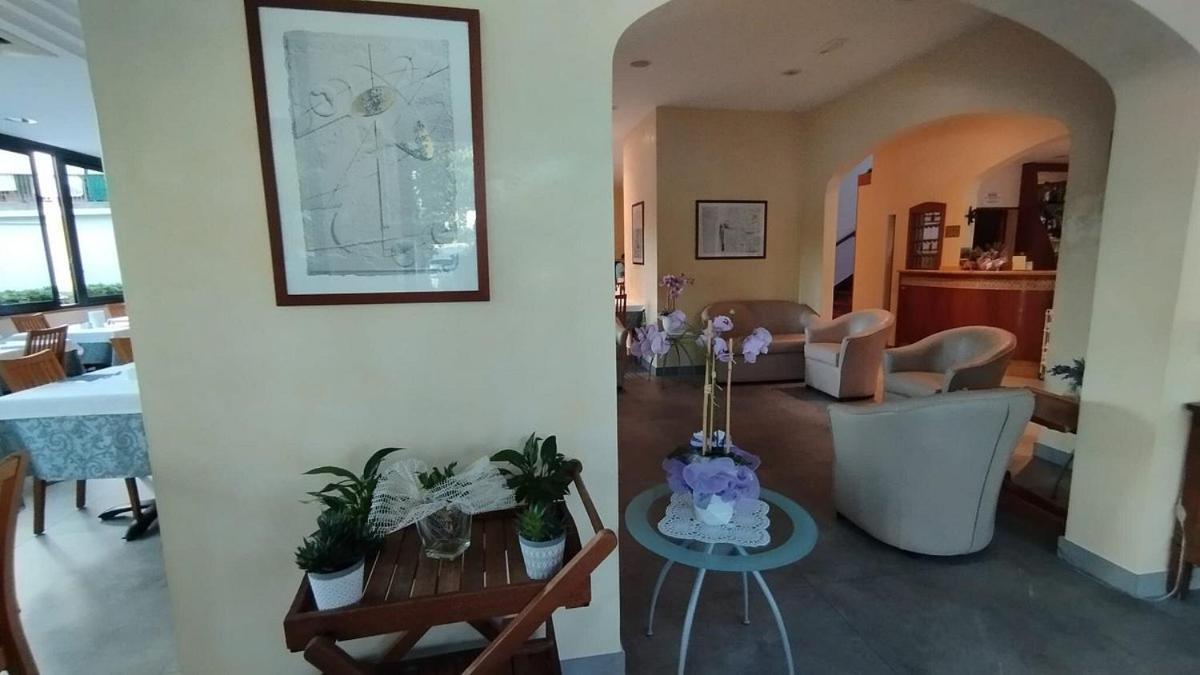 Hotel Pigalle Riccione Eksteriør bilde