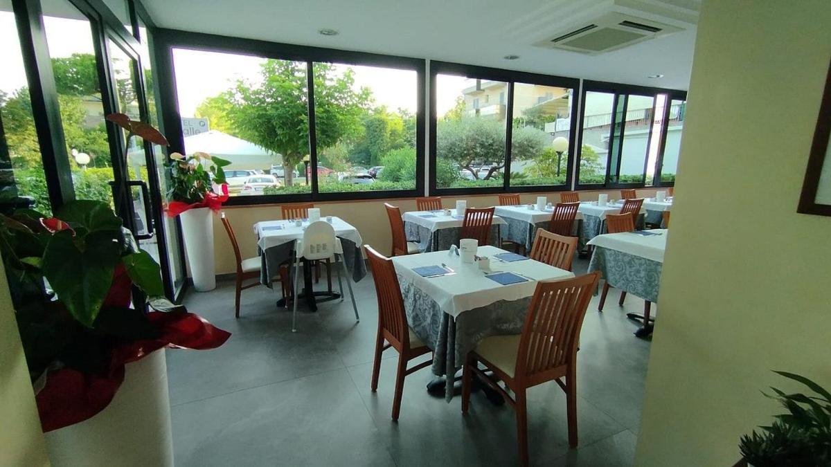 Hotel Pigalle Riccione Eksteriør bilde