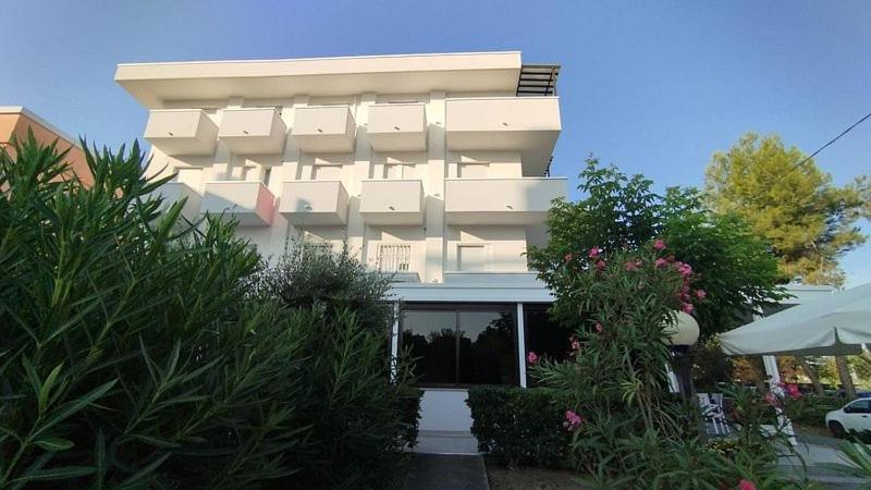 Hotel Pigalle Riccione Eksteriør bilde
