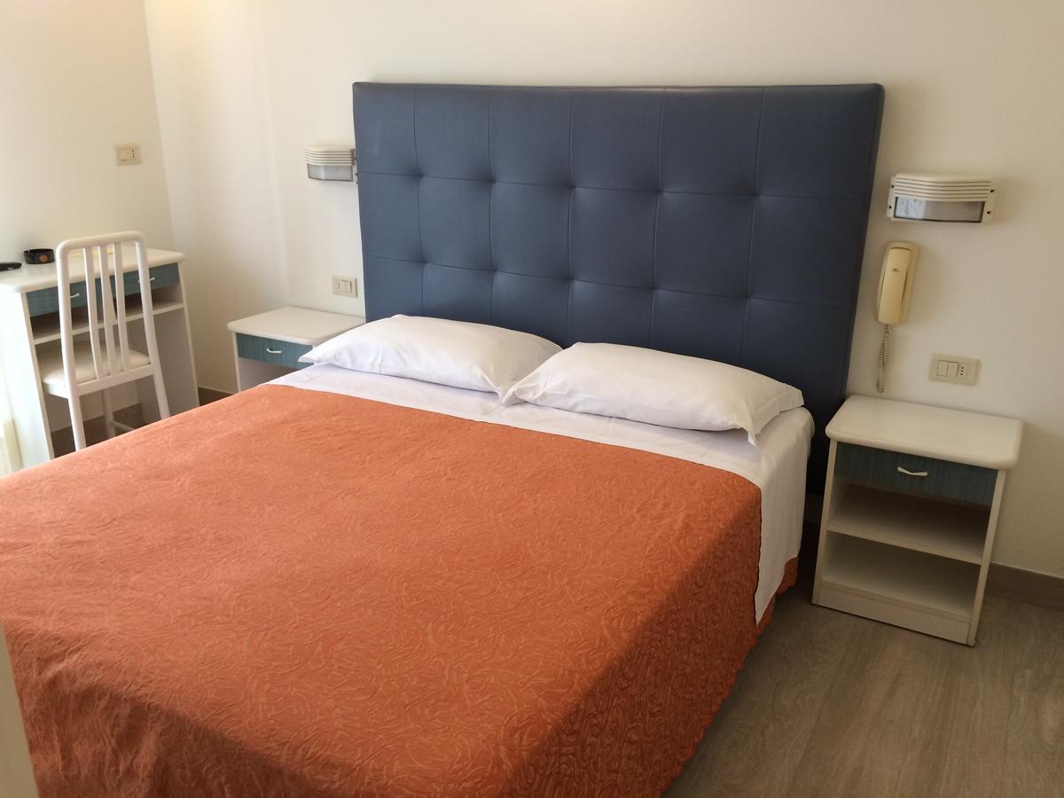 Hotel Pigalle Riccione Eksteriør bilde